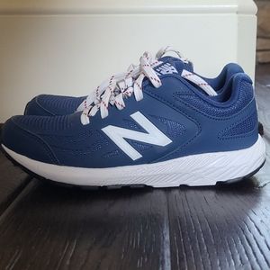 NWOT New Balance Boys size 3.5 Running Shoes